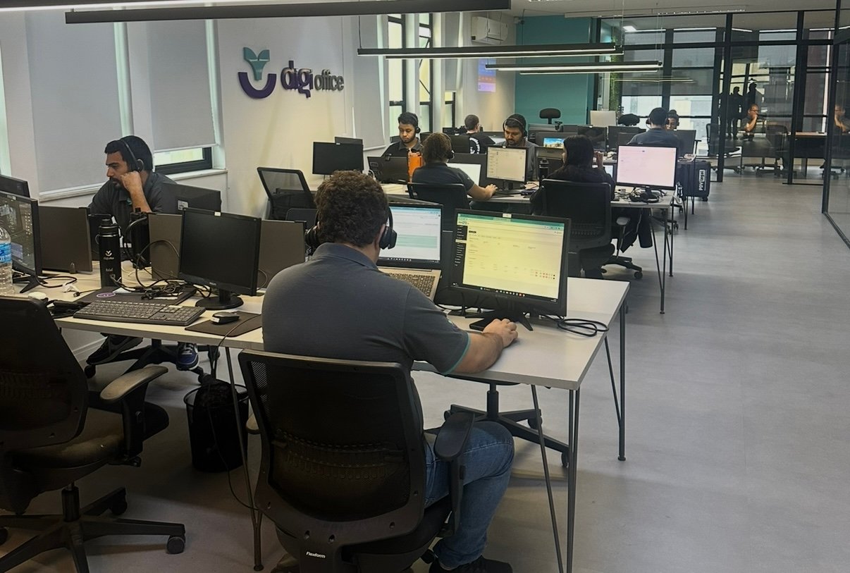 Equipe DigiOffice em atendimento e suporte